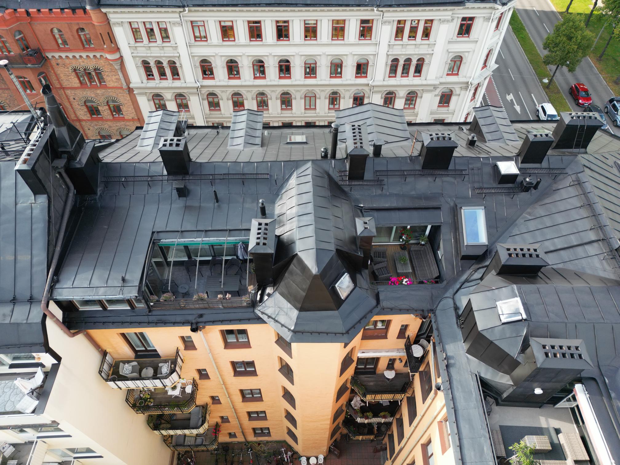 Takmålning innergård hörn efter